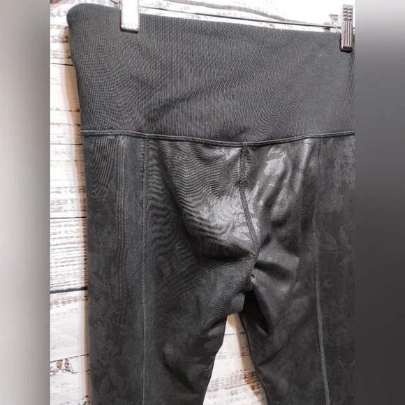 Athleta Barre Stirrup Midnight Garden Leggings size Small Black‎ Floral Dance - Picture 7 of 10